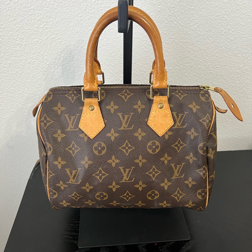 Louis Vuitton Speedy 25